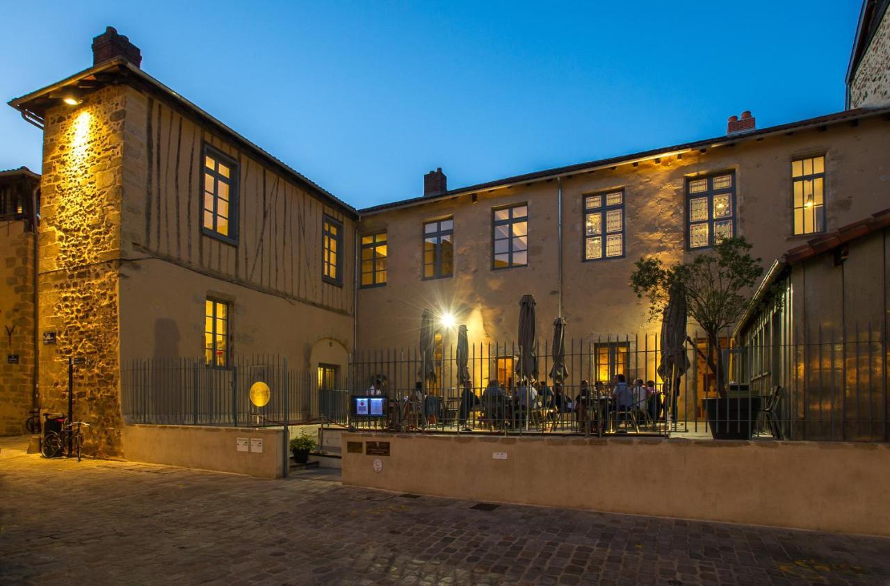Les Du Cloitre Bed & Breakfast *